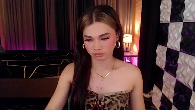 BigCockMaxineTS online show from November 3, 8:12 pm