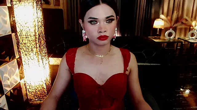 BigCockMaxineTS online show from October 3, 9:55 am