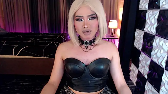 BigCockMaxineTS online show from October 27, 5:36 pm