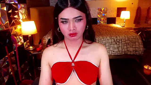 BigCockMaxineTS online show from October 17, 5:59 pm