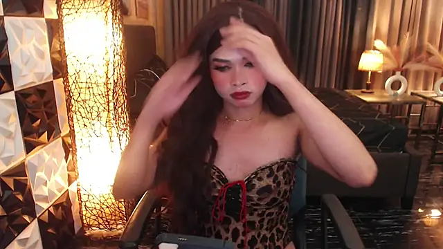 BigCockMaxineTS online show from October 1, 8:19 am