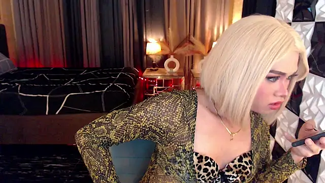 BigCockMaxineTS online show from November 6, 6:34 pm