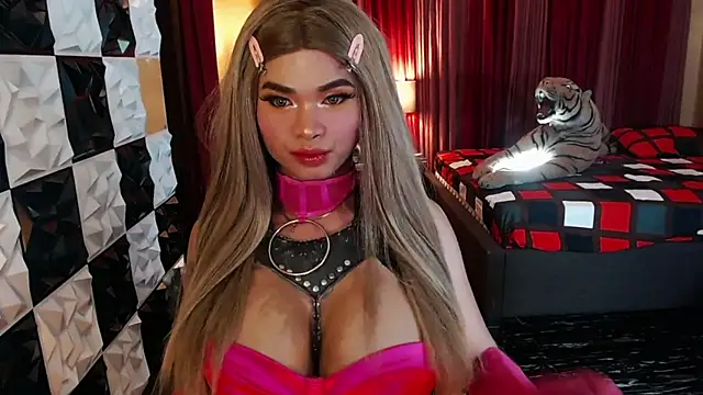 BigCockMaxineTS online show from October 9, 2:01 am