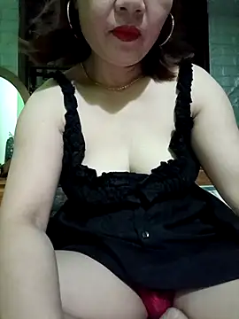 Snapshot of SexyQueen99 chatting on May 7, 9:40 pm SexyQueen99 online show from May 7, 9:40 pm