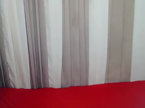 Snapshot of NaomiSmall chatting on November 17, 9:13 am NaomiSmall online show from November 17, 9:13 am