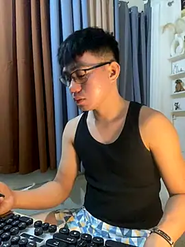 Snapshot of xshyboyx chatting on December 3, 12:04 pm xshyboyx online show from December 3, 12:04 pm