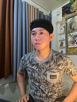 xshyboyx online show from February 8, 1:53 pm