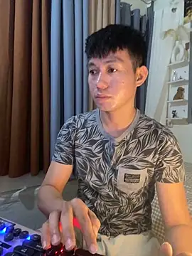 xshyboyx online show from December 17, 6:18 am