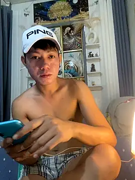 Snapshot of xshyboyx chatting on October 15, 1:48 am xshyboyx online show from October 15, 1:48 am