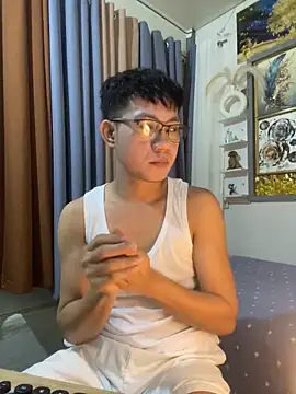 Snapshot of xshyboyx chatting on November 6, 11:14 am xshyboyx online show from November 6, 11:14 am