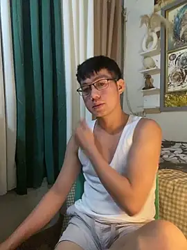 Snapshot of xshyboyx chatting on June 21, 3:29 pm xshyboyx online show from June 21, 3:29 pm