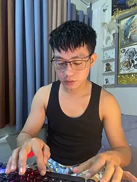 Snapshot of xshyboyx chatting on November 12, 1:04 pm xshyboyx online show from November 12, 1:04 pm