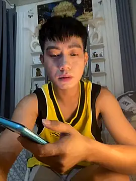 Snapshot of xshyboyx chatting on October 4, 5:53 am xshyboyx online show from October 4, 5:53 am