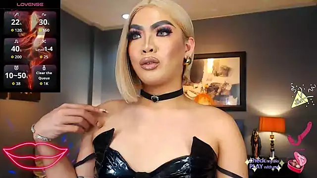 Snapshot of FridaHumphrey chatting on September 15, 5:24 pm FridaHumphrey online show from September 15, 5:24 pm