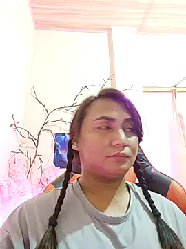 hella queen online show from January 14, 8:18 am