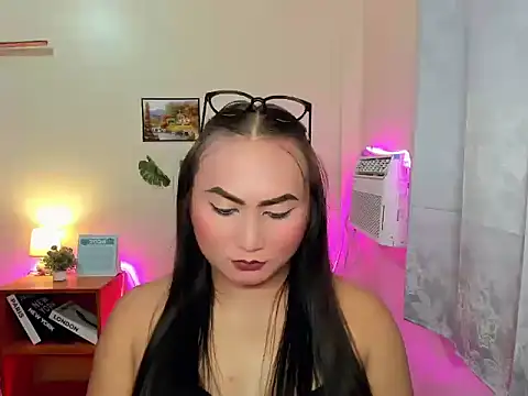 hella queen online show from January 6, 5:28 pm