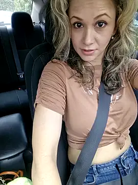 Snapshot of Miasiren chatting on December 4, 3:22 pm Miasiren online show from December 4, 3:22 pm