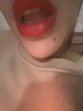 Mimisixo online show from February 2, 11:15 pm