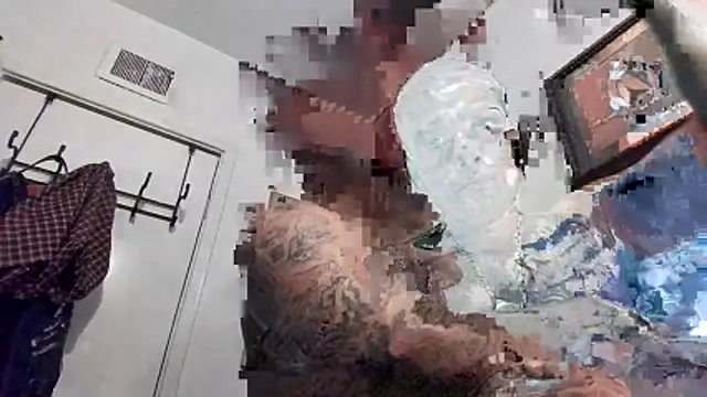 Snapshot of Cnutt310 chatting on October 13, 9:05 pm Cnutt310 online show from October 13, 9:05 pm