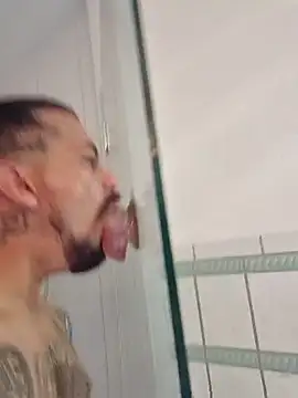 Cnutt310 online show from November 8, 10:35 pm