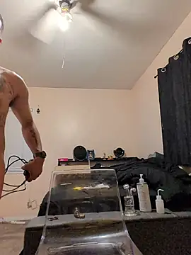 Cnutt310 online show from April 1, 1:23 pm