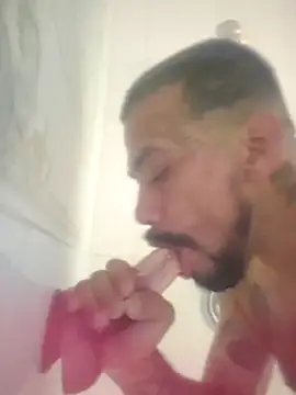 Snapshot of Cnutt310 chatting on November 2, 6:18 am Cnutt310 online show from November 2, 6:18 am