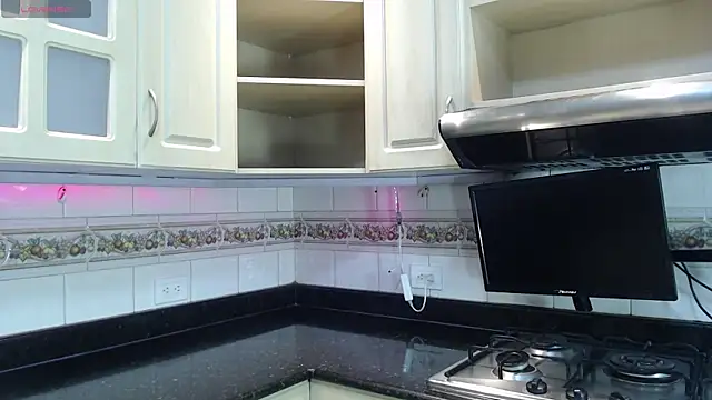 Snapshot of VictoriaPowell chatting on November 7, 11:48 am VictoriaPowell online show from November 7, 11:48 am