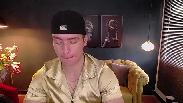 Snapshot of deivid_parker chatting on June 15, 1:44 pm deivid parker online show from June 15, 1:44 pm