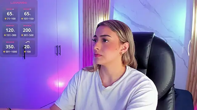 Snapshot of KYLIE_JONES6 chatting on November 24, 3:06 am KYLIE JONES6 online show from November 24, 3:06 am