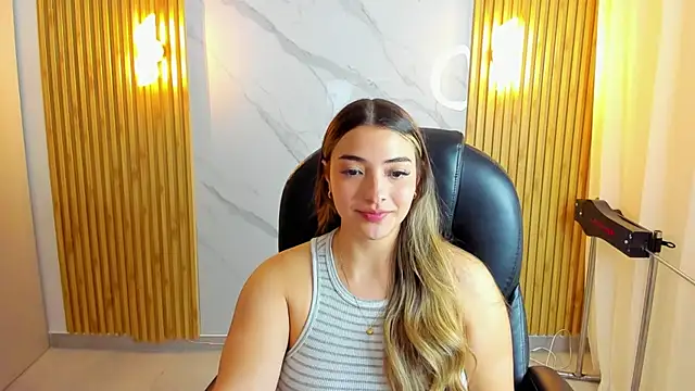 Snapshot of KYLIE_JONES6 chatting on September 15, 2:34 am KYLIE JONES6 online show from September 15, 2:34 am