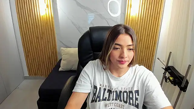 Snapshot of KYLIE_JONES6 chatting on October 28, 3:07 am KYLIE JONES6 online show from October 28, 3:07 am