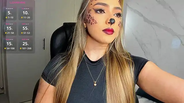 Snapshot of KYLIE_JONES6 chatting on October 22, 11:36 pm KYLIE JONES6 online show from October 22, 11:36 pm