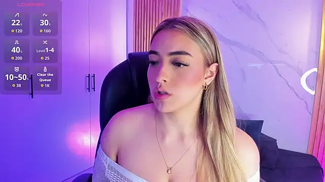 Snapshot of KYLIE_JONES6 chatting on November 27, 3:18 am KYLIE JONES6 online show from November 27, 3:18 am