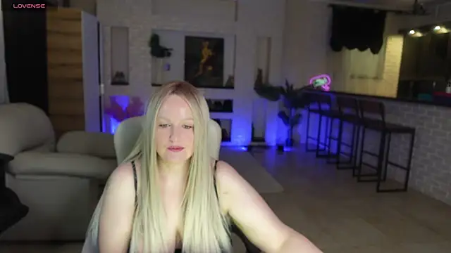 Snapshot of MariemLui chatting on June 7, 1:27 pm MariemLui online show from June 7, 1:27 pm