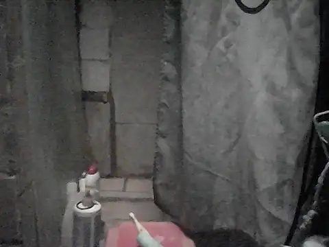 Twoslipperywhenwett online show from December 16, 8:35 pm