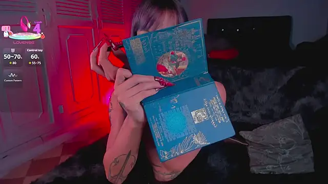 Draculairis online show from April 4, 7:53 pm