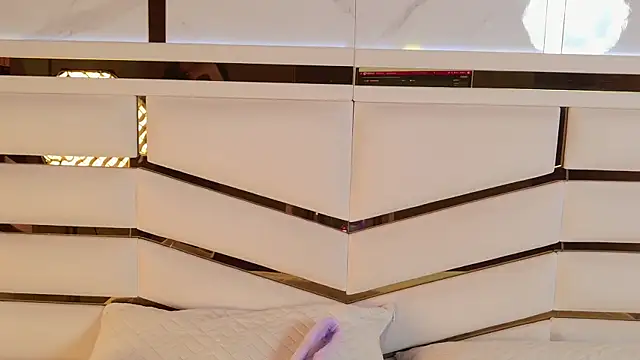 Snapshot of ambar_rosse25 chatting on December 2, 11:34 am ambar rosse25 online show from December 2, 11:34 am