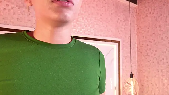 Snapshot of ambar_rosse25 chatting on October 17, 11:34 am ambar rosse25 online show from October 17, 11:34 am