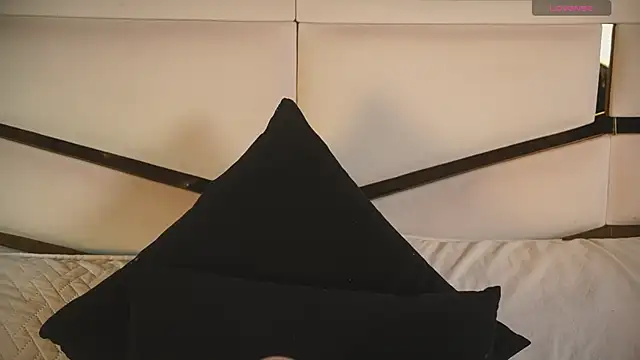 Snapshot of ambar_rosse25 chatting on September 9, 11:41 am ambar rosse25 online show from September 9, 11:41 am