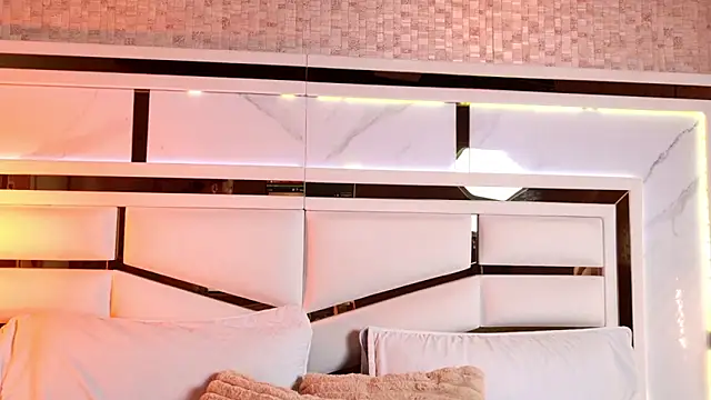 Snapshot of ambar_rosse25 chatting on October 10, 11:44 am ambar rosse25 online show from October 10, 11:44 am