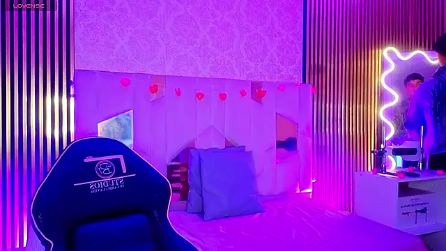 LIHIAN TAY online show from April 14, 11:59 am