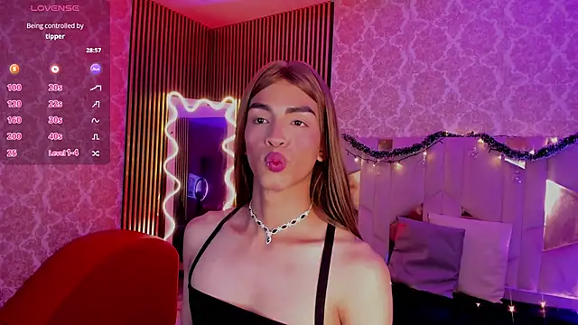 LIHIAN TAY online show from December 23, 3:28 am