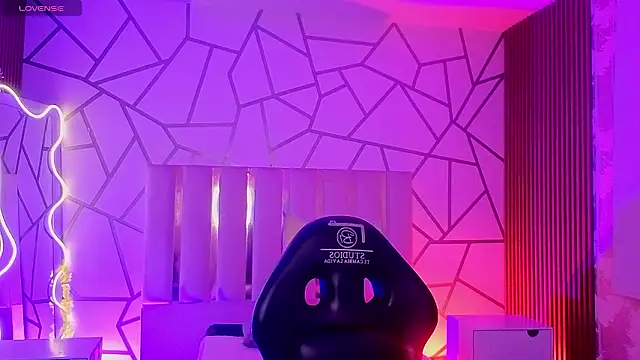 LIHIAN TAY online show from March 30, 3:19 am