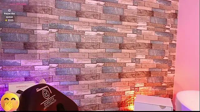 LIHIAN TAY online show from October 4, 12:07 pm