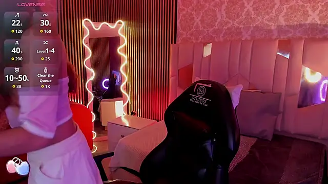 LIHIAN TAY online show from November 12, 2:15 am