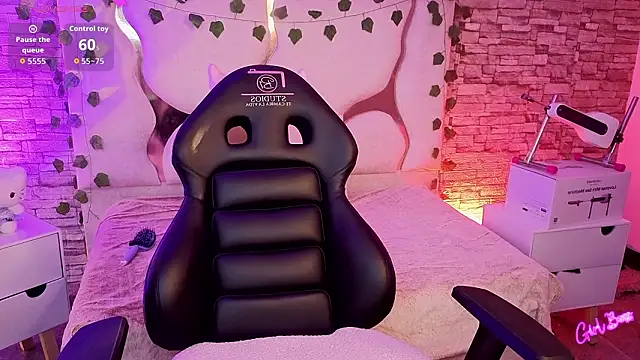 LIHIAN TAY online show from February 28, 12:16 pm