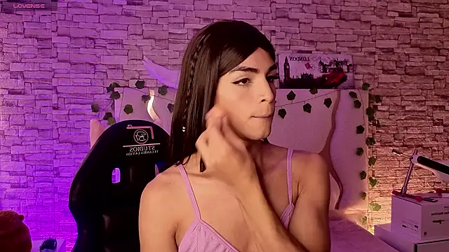 LIHIAN TAY online show from February 26, 12:27 pm