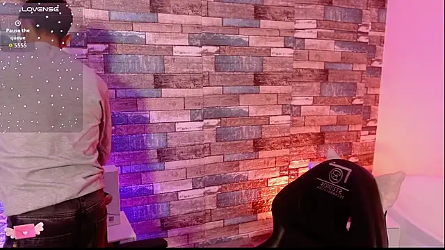 LIHIAN TAY online show from October 3, 12:28 pm