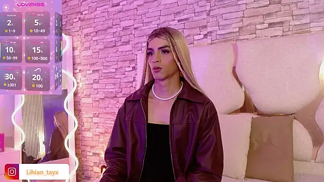 LIHIAN TAY online show from September 18, 3:20 am