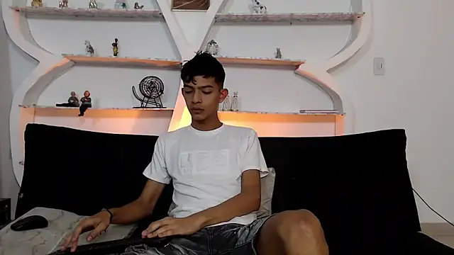 PRETTY SEX1 online show from November 12, 1:15 pm